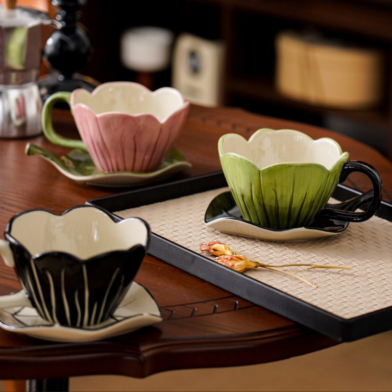 غير النظامية رسمت باليد فنجان  - مراجعة Coffee Tea And Leaf وسعره